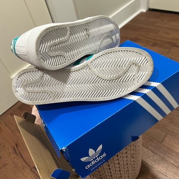 Men’s size 9 Adidas - Picture 5 of 6